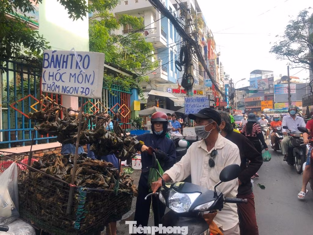 Bánh ú lá tro ở Hóc Môn, giá 70.000 đồng/chục
