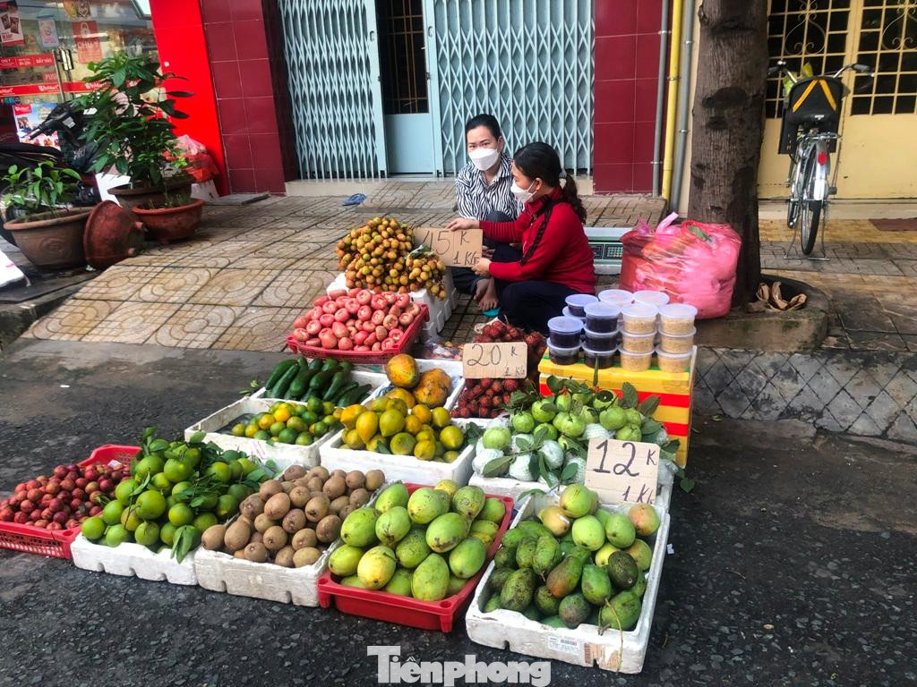 Nhiều loại trái cây mùa hè có giá khá rẻ, như xoài chỉ 12.000 đồng/kg Nhiều loại trái cây mùa hè có giá khá rẻ, như xoài chỉ 12.000 đồng/kg