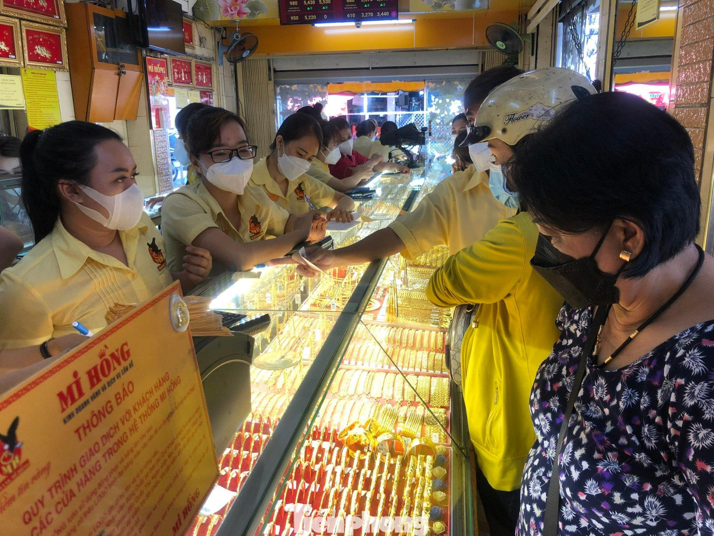 Dù vàng ở mức cao nhưng người mua vàng vẫn liên tục tăng