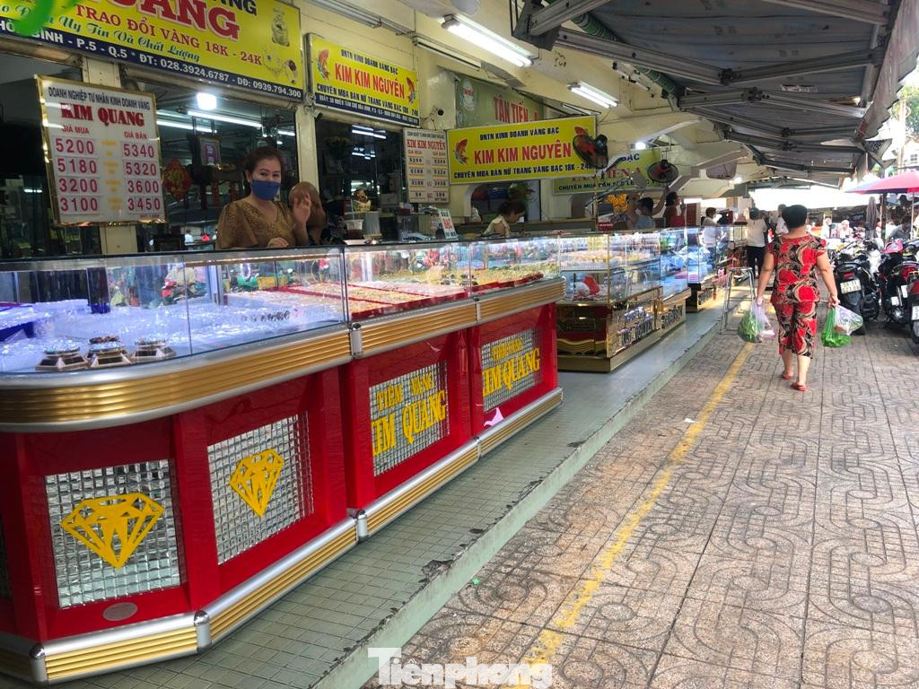 Phố vàng bạc quận 5 vắng khách trong ngày Thần tài Phố vàng bạc quận 5 vắng khách trong ngày Thần tài
