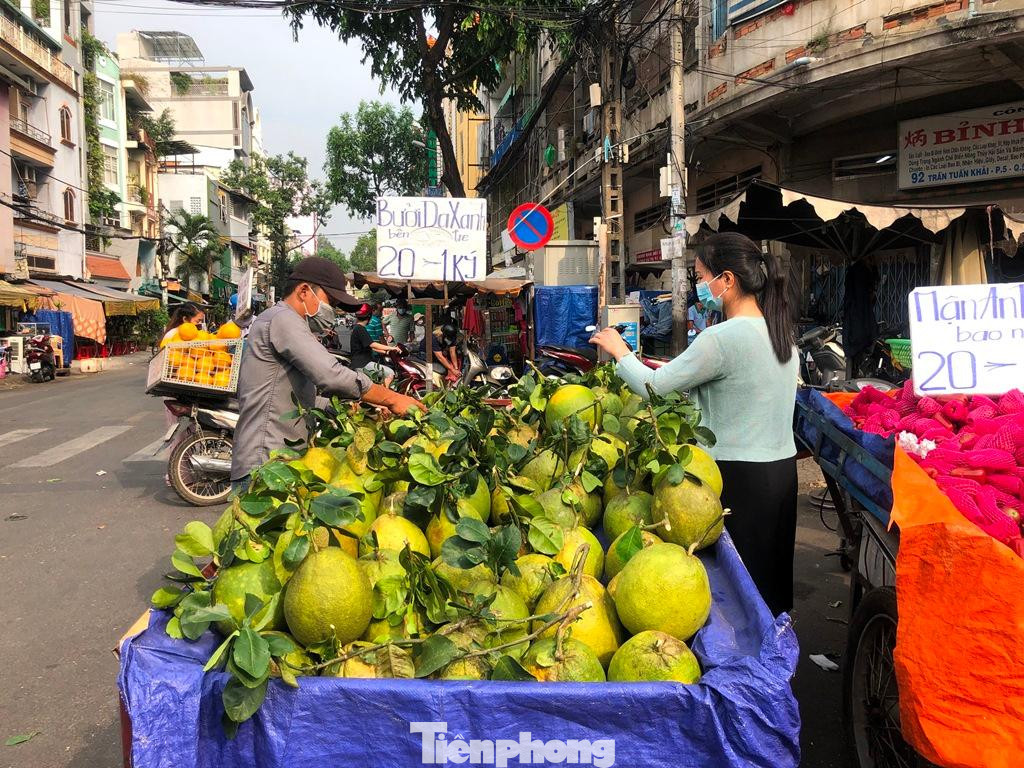 Bưởi cũng có giá bèo, từ 20.000 đồng/kg