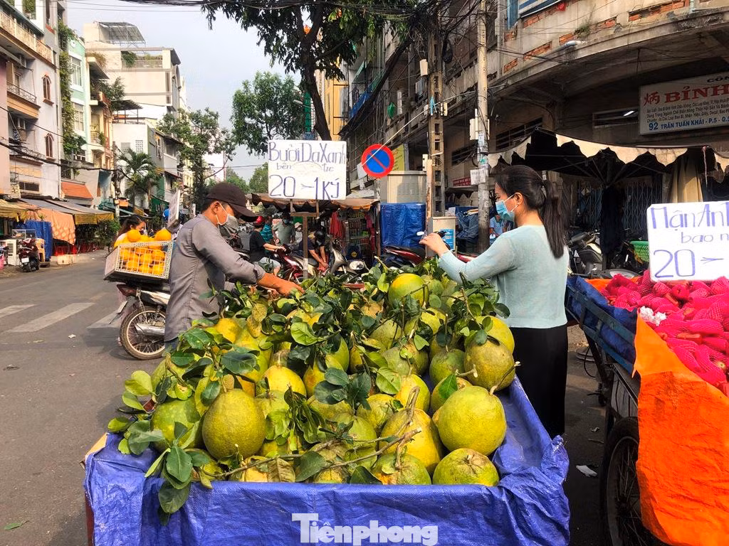 Bưởi cũng có giá bèo, từ 20.000 đồng/kg