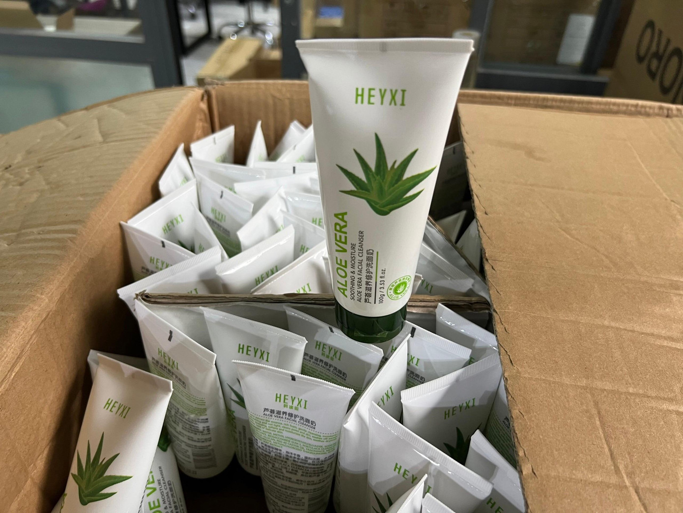 Hơn 100.000 mỹ phẩm, thực phẩm chức năng nghi nhập lậu được phát hiện tại 2 kho hàng trên Hơn 100.000 mỹ phẩm, thực phẩm chức năng nghi nhập lậu được phát hiện tại 2 kho hàng trên