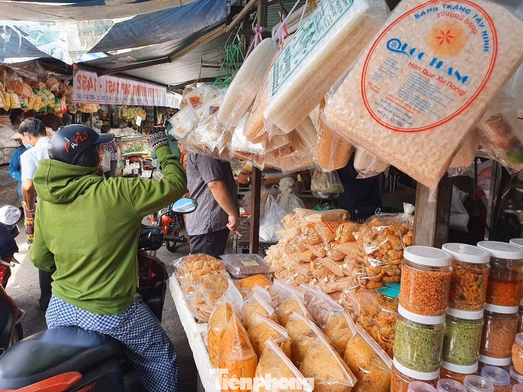 Như nem chay dao động từ 60.000 - 70.000 đồng/kg; bánh bao chay từ 3.000 - 5.000 đồng/chiếc; gà chay từ 70.000 - 100.000 đồng/con; giò nạc, giò bò, giò nấm từ 60.000 - 90.000 đồng/kg; cá, tôm chay dao động từ 100.000 - 300.000 đồng/kg...
