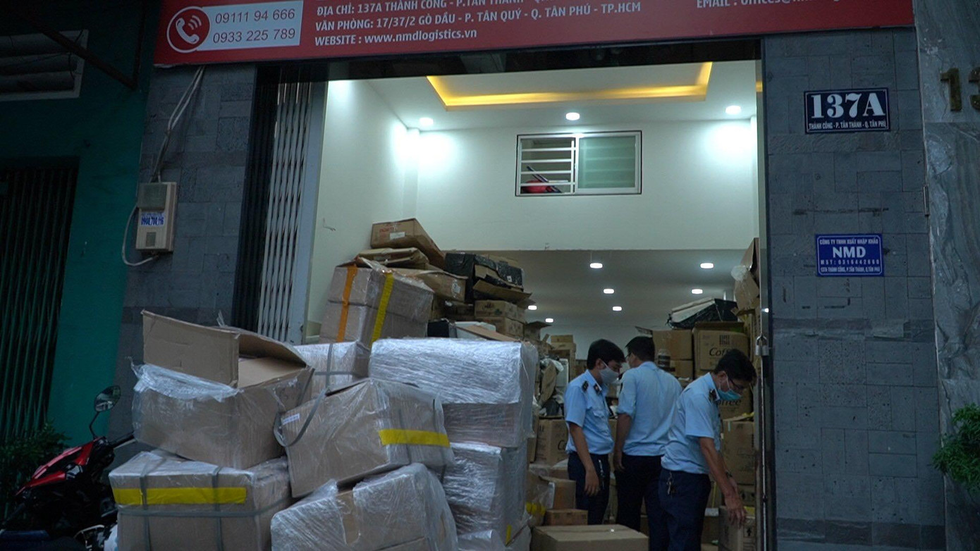 Lô hàng thuốc, mỹ phẩm nghi nhập lậu được phát hiện tại kho hàng ở quận Tân Phú, TPHCM Lô hàng thuốc, mỹ phẩm nghi nhập lậu được phát hiện tại kho hàng ở quận Tân Phú, TPHCM