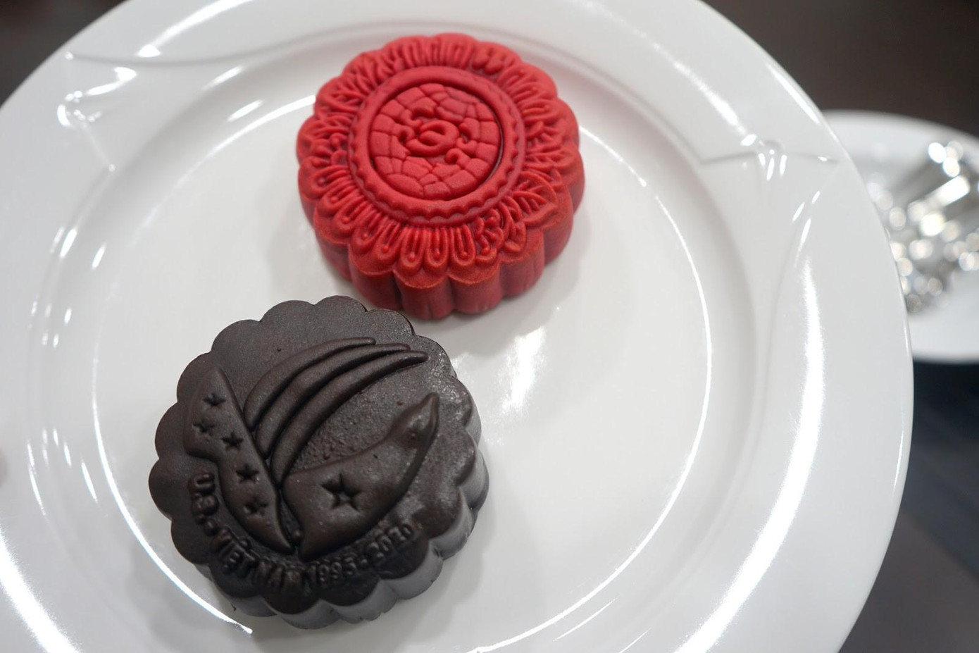 Bánh trung thu thanh long là sản phẩm mới hoàn toàn của "vua bánh mì" Kao Siêu Lực Bánh trung thu thanh long là sản phẩm mới hoàn toàn của "vua bánh mì" Kao Siêu Lực