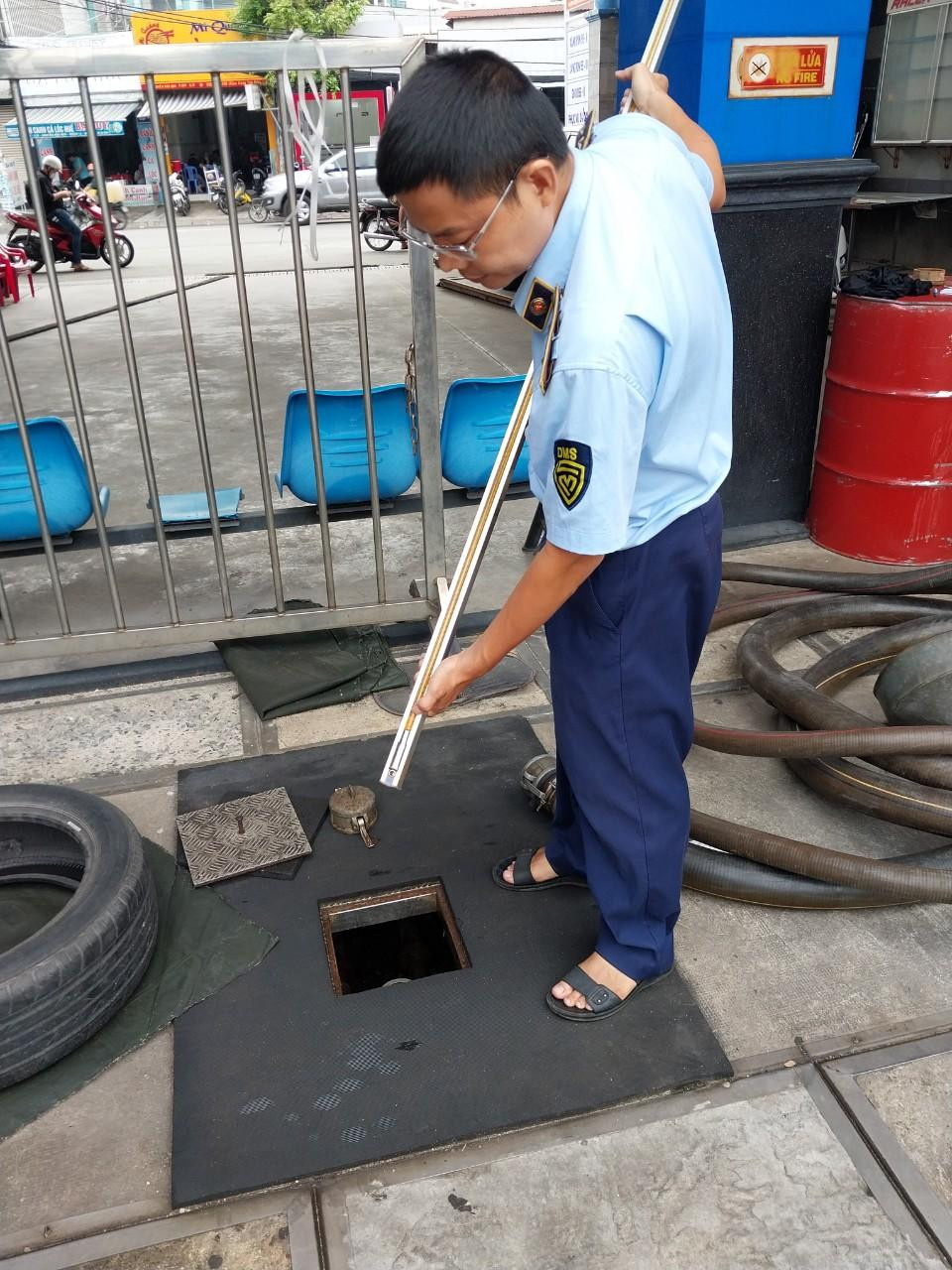 Đây là những cây xăng thông báo hết xăng nên được cơ quan chức năng đến kiểm tra (ảnh: QLTT)