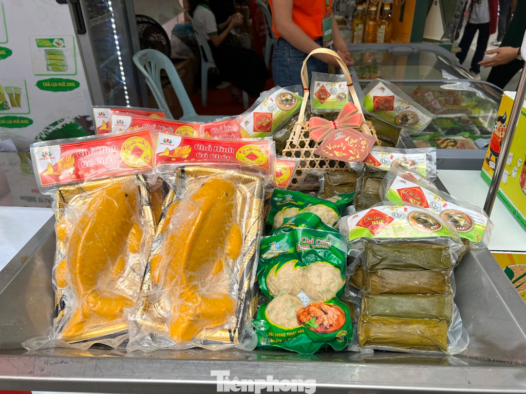 Snack da cá trứng muối và các loại bánh. Snack da cá trứng muối và các loại bánh.