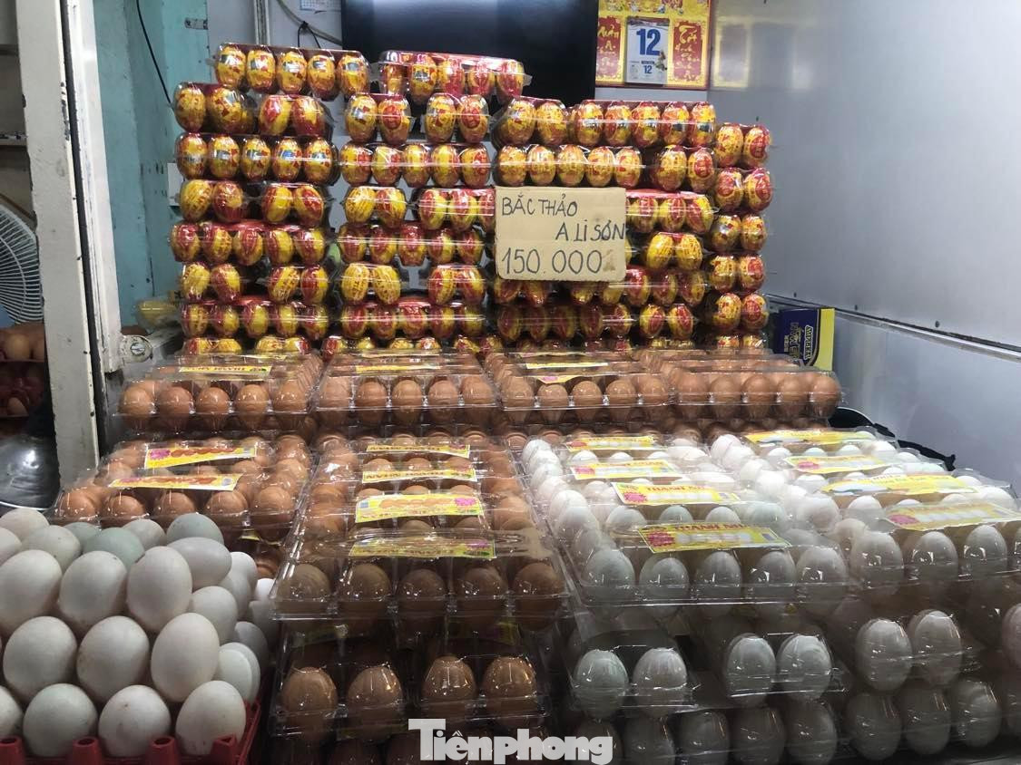 Trứng gà giá tới 35.000 đồng/chục, trứng vịt 38.000 đồng/chục