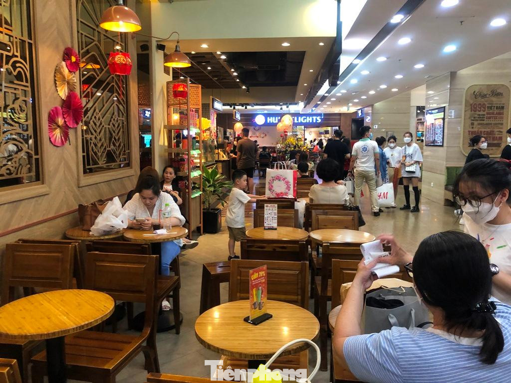 Quán ăn cuối tuần cũng nhộn nhịp khách Quán ăn cuối tuần cũng nhộn nhịp khách