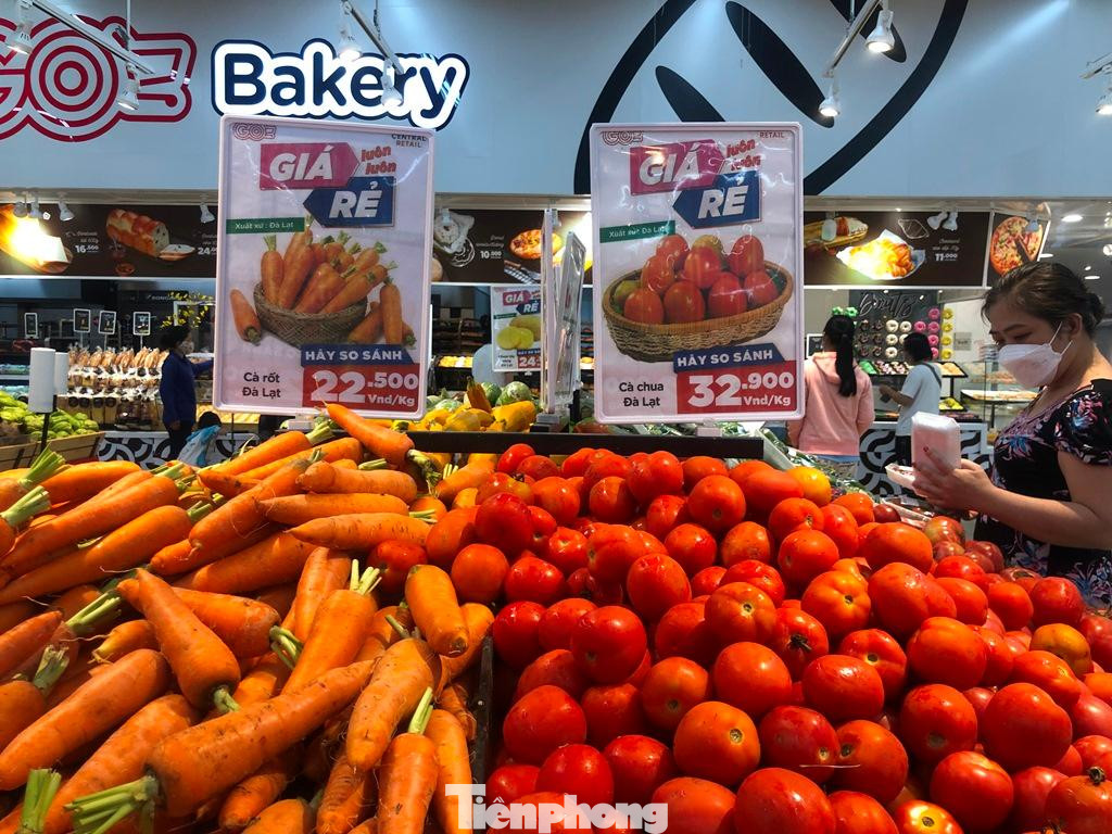 Rau củ ê hề ngay sau Tết.