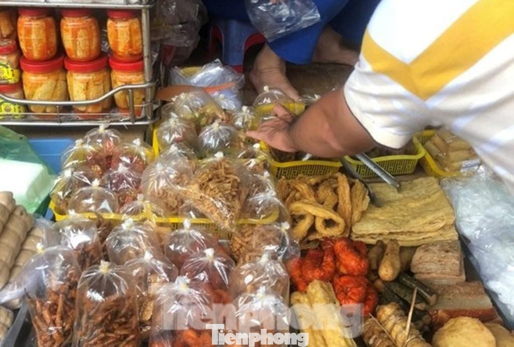 Nhiều loại thực phẩm giả chay bán tràn lan tại các chợ