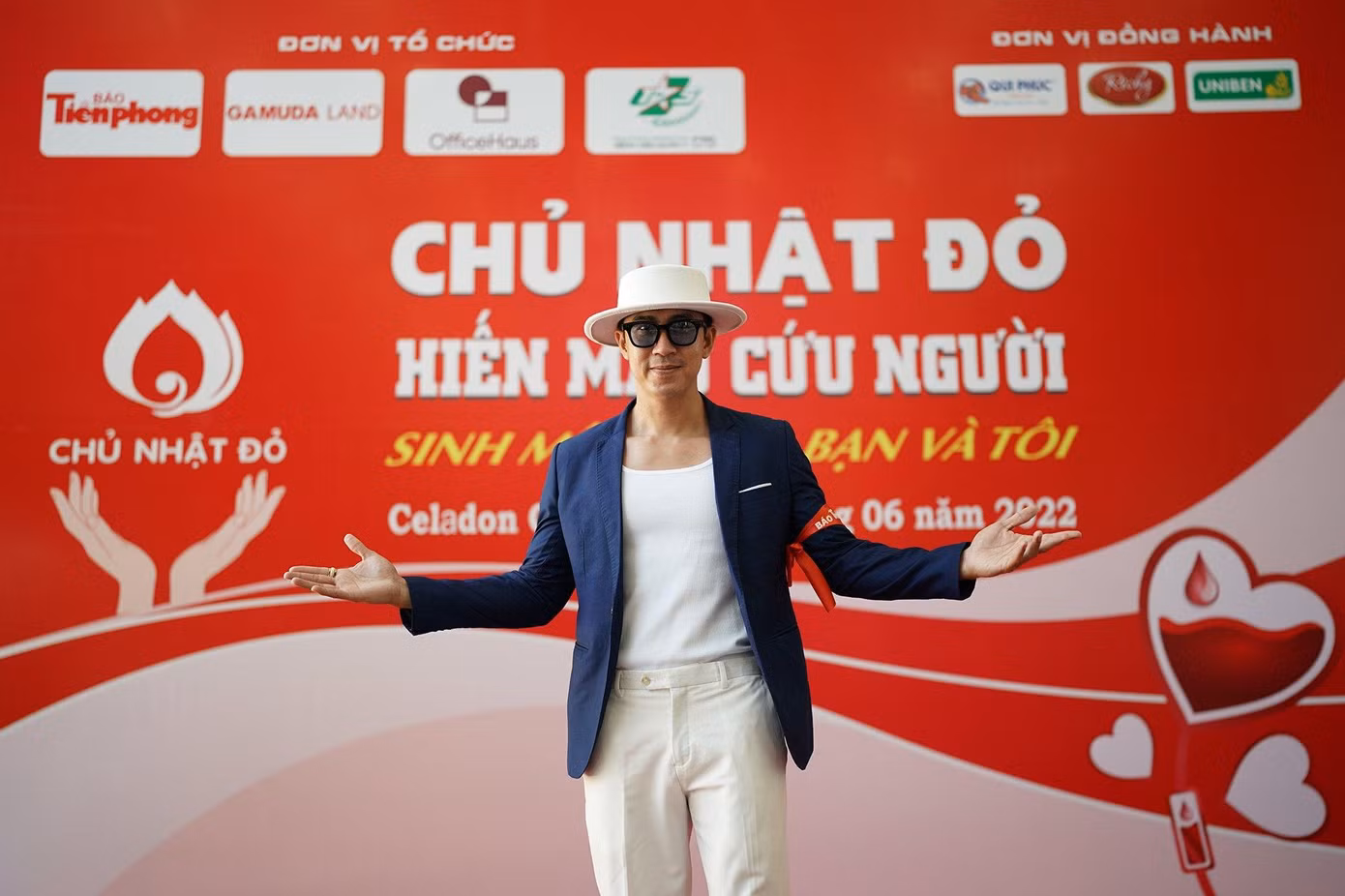 Lần đầu tiên tham gia Chủ nhật Đỏ, ca sĩ Vang Hải cho biết rất vui vì có cơ hội góp sức trong chương trình nhiều ý nghĩa này.