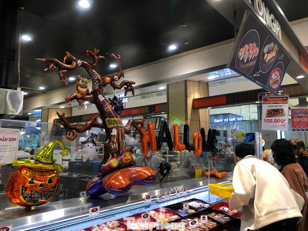 Một quán bán thức ăn cũng bắt trend Halloween.