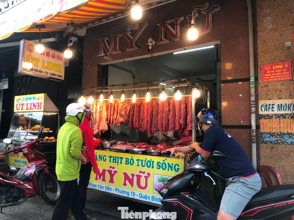 Theo ghi nhận, các mặt hàng thủy hải sản, thịt heo, bò, gà... về nhiều tại chợ, giá cả ổn định. Theo ghi nhận, các mặt hàng thủy hải sản, thịt heo, bò, gà... về nhiều tại chợ, giá cả ổn định.