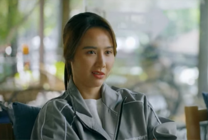 Biểu cảm lặp đi lặp lại của Huyền Lizzie gây ức chế cho người xem.