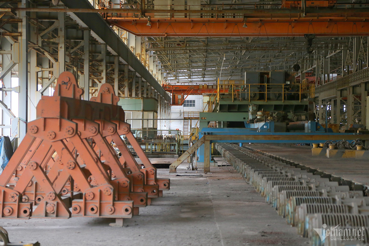 Hệ thống máy móc được đầu tư tiền tỷ nhưng không hoạt động, gây lãng phí. Hệ thống máy móc được đầu tư tiền tỷ nhưng không hoạt động, gây lãng phí.