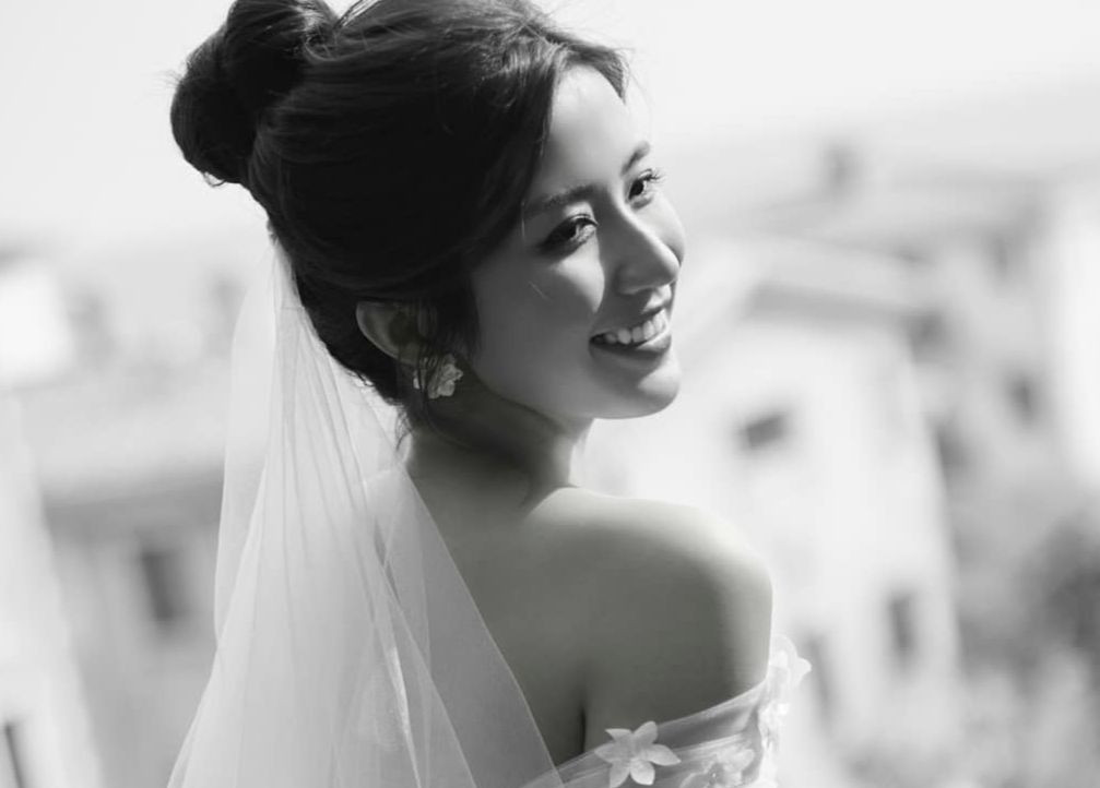 Ngọc Huyền chuẩn bị lên xe hoa. Tuy nhiên, cô giữ kín danh tính của nửa kia.