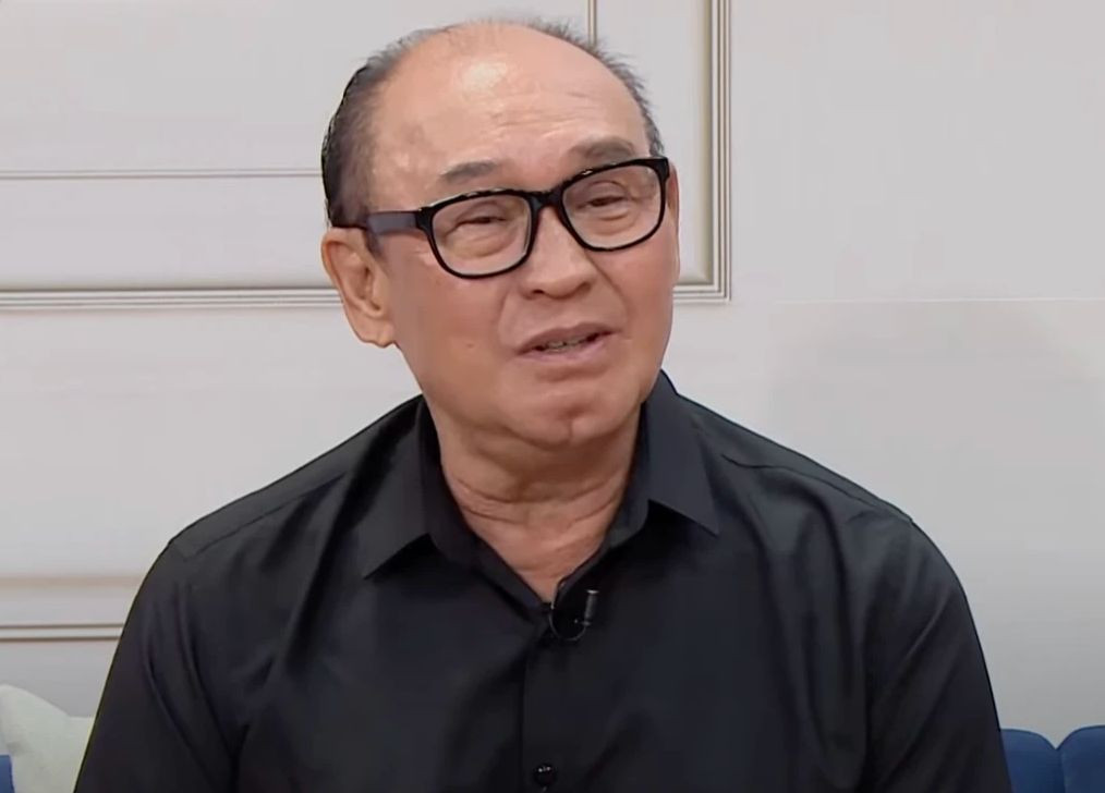 Nghệ sĩ Duy Phương bán bánh bèo, làm YouTuber kiếm sống.