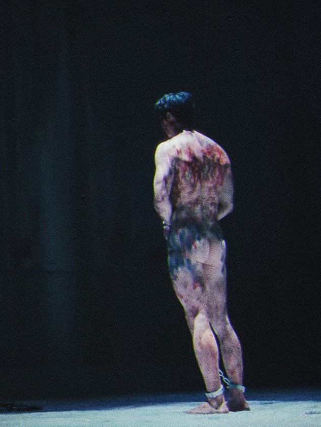 Cảnh khỏa thân của Song Kang trong Sweet Home 2.