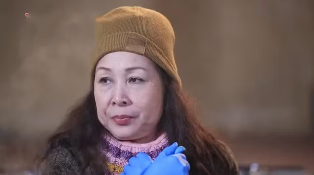 NSND Hồng Vân ngậm ngùi nói về khó khăn duy trì sân khấu kịch. Ảnh chụp màn hình.