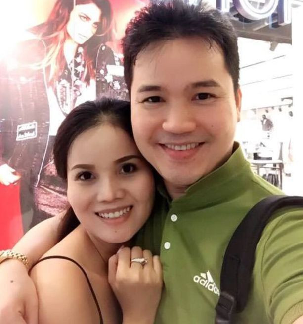 Tháng 3/2017, Tuấn Khang sang Mỹ định cư cùng vợ con. Anh vừa kinh doanh vừa tham gia các chương trình ca nhạc tại Mỹ.