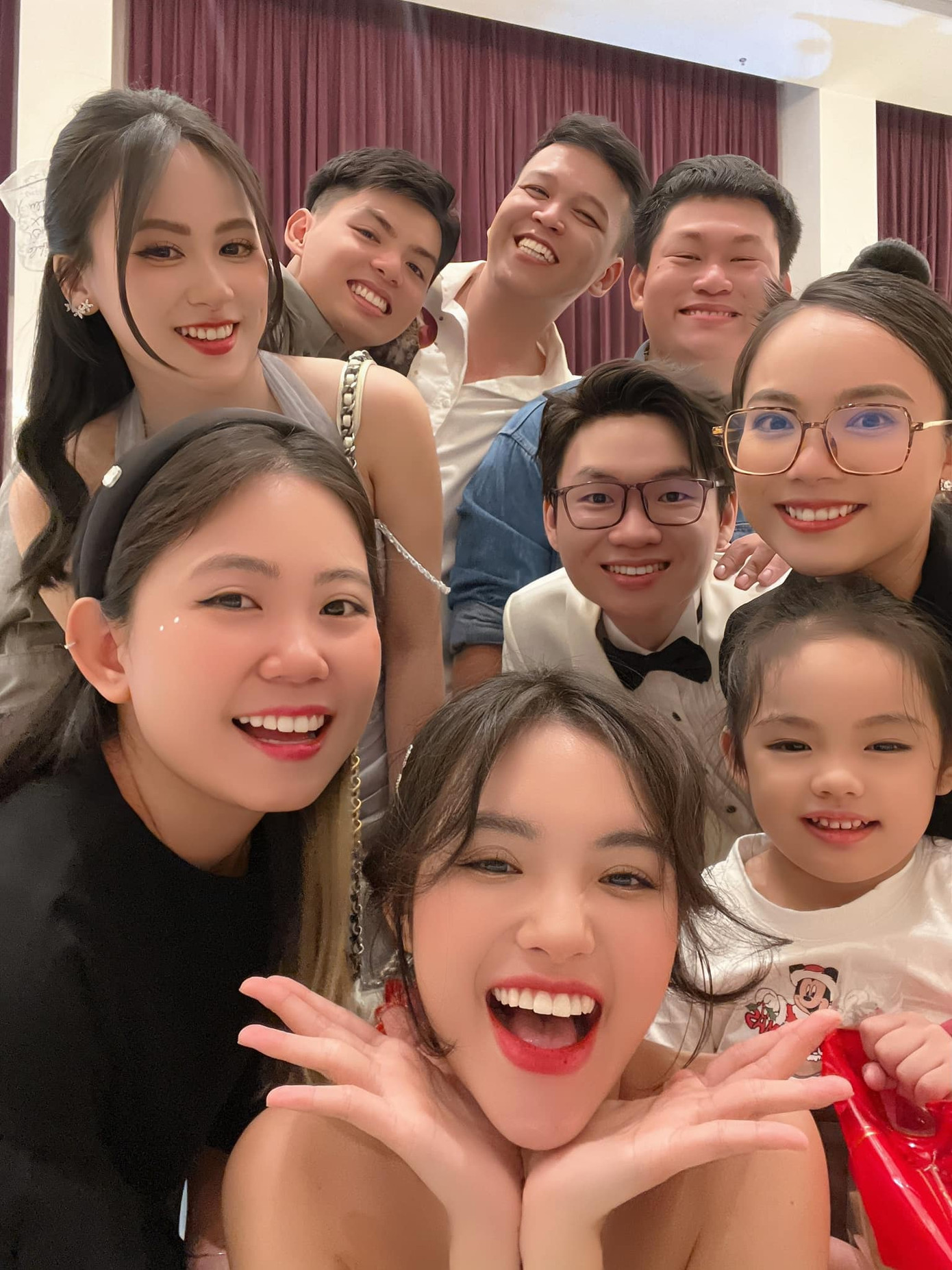 Dàn sao Gia đình phép thuật hội ngộ trong đám cưới Gia Kỳ gồm Yeye Nhật Hạ, Cẩm Tuyền, Trúc Linh, Quốc Trí, Quý Duy...