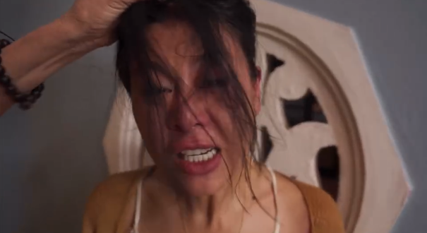 Cảnh Nam Thư bị đánh ghen trên phim.