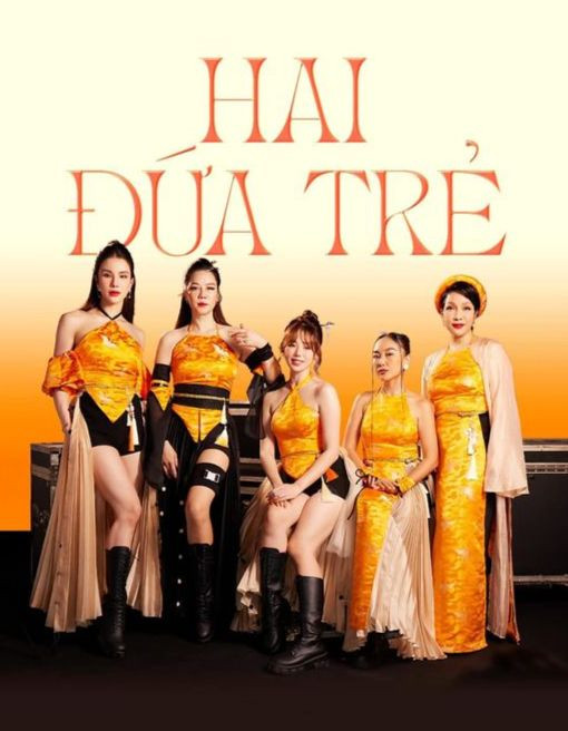 Ca sĩ Mỹ Linh tản mạn những ngày cuối năm về chương trình Chị đẹp đạp gió rẽ sóng. Theo nữ ca sĩ, từ lúc chương trình bấm máy đến lúc đóng máy là 5 tháng, cô đã có những ngày vui và nhiều kỷ niệm đẹp. “Nhìn ngắm các chị em tập luyện say mê, những giọt mồ hôi và cả những giọt máu hồng rơi xuống vẫn không làm cho những nụ cười của các chị bớt tươi đi. Mình thấy thương yêu các chị em, thấy cảm động vô cùng. 30 người phụ nữ, 30 vẻ đẹp, 30 tính cách chẳng dễ để dung hòa nhau nhưng sau tất cả chúng mình đã có những ngày tháng không thể nào quên”, Mỹ Linh viết. Bên cạnh đó, cô bày tỏ mong muốn các chị đẹp trong chương trình dành cho nhau những lời dịu dàng, bỏ qua, tha thứ để yêu thương nhau.