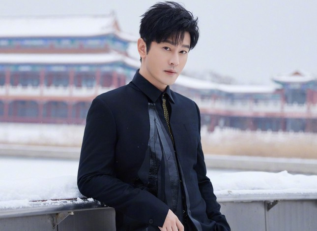 Huỳnh Hiểu Minh và nhiều nghệ sĩ quyên góp cho người dân ở vùng bị động đất.