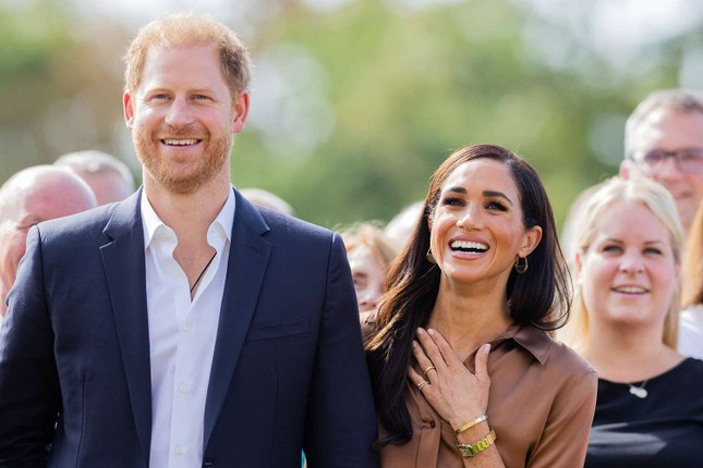 Harry và Meghan Markle đang trải qua chuỗi ngày khó khăn. Harry và Meghan Markle đang trải qua chuỗi ngày khó khăn.