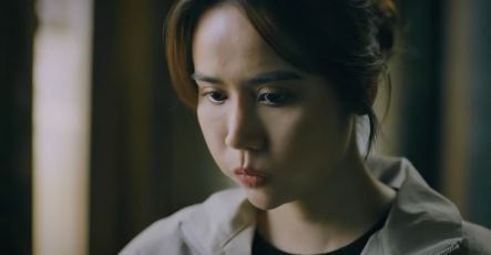 Biểu cảm cười nhếch mép, phồng miệng của Huyền Lizzie bị chê phá vỡ hình tượng nhân vật.