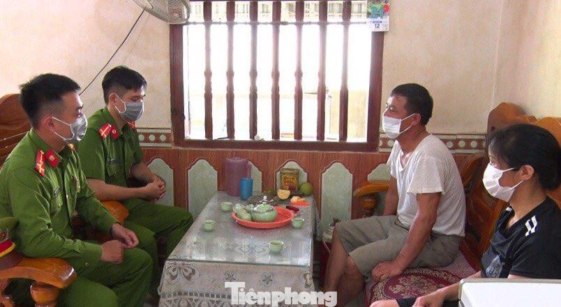 Lực lượng công an tăng cường xuống địa bàn, vận động nhân dân nâng cao tinh thần cảnh giác, bảo vệ tài sản gia đình -Ảnh: A. Khoa