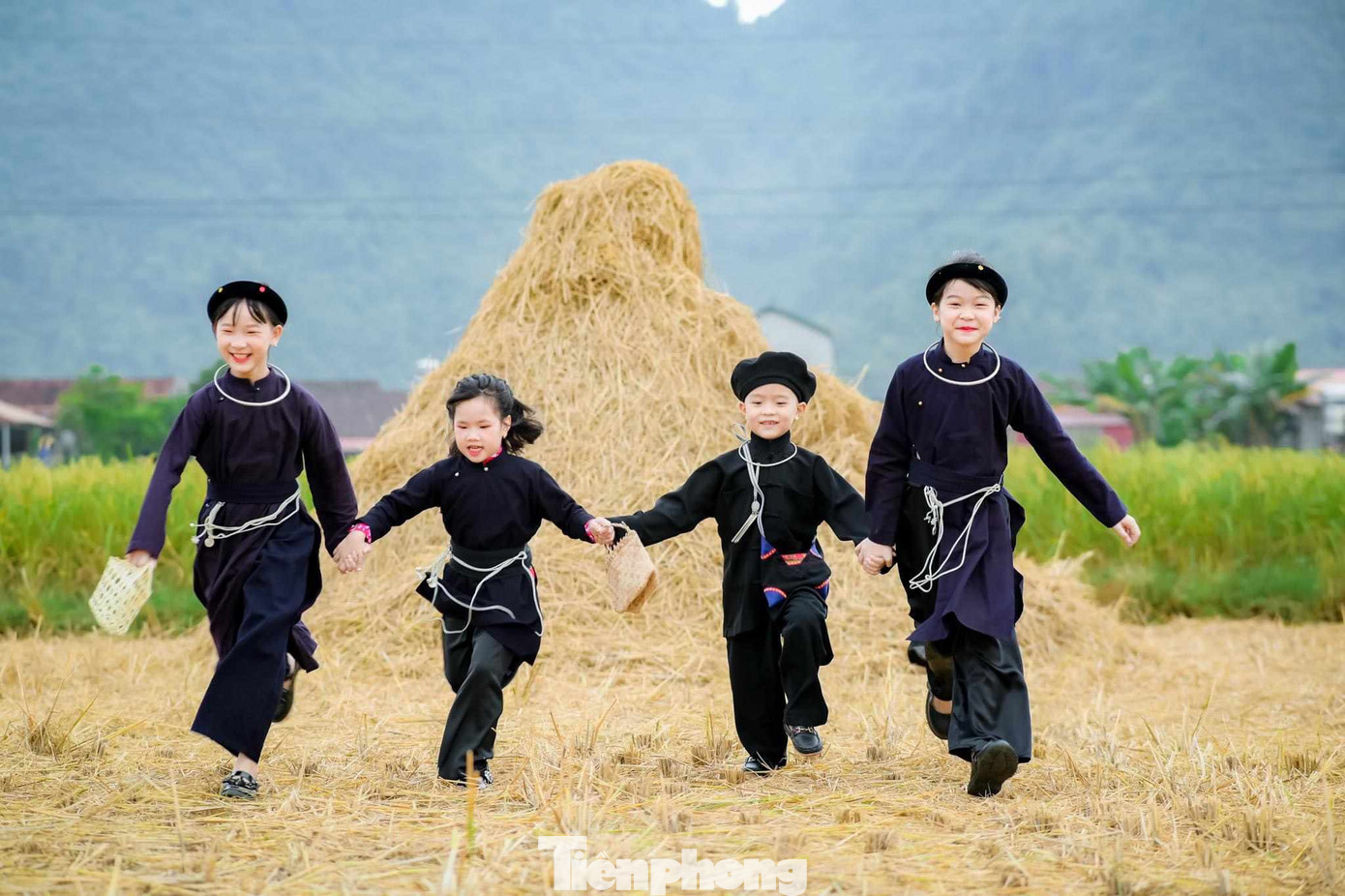 Vui với mùa vàng Bắc Sơn. Ảnh: Ánh Dương