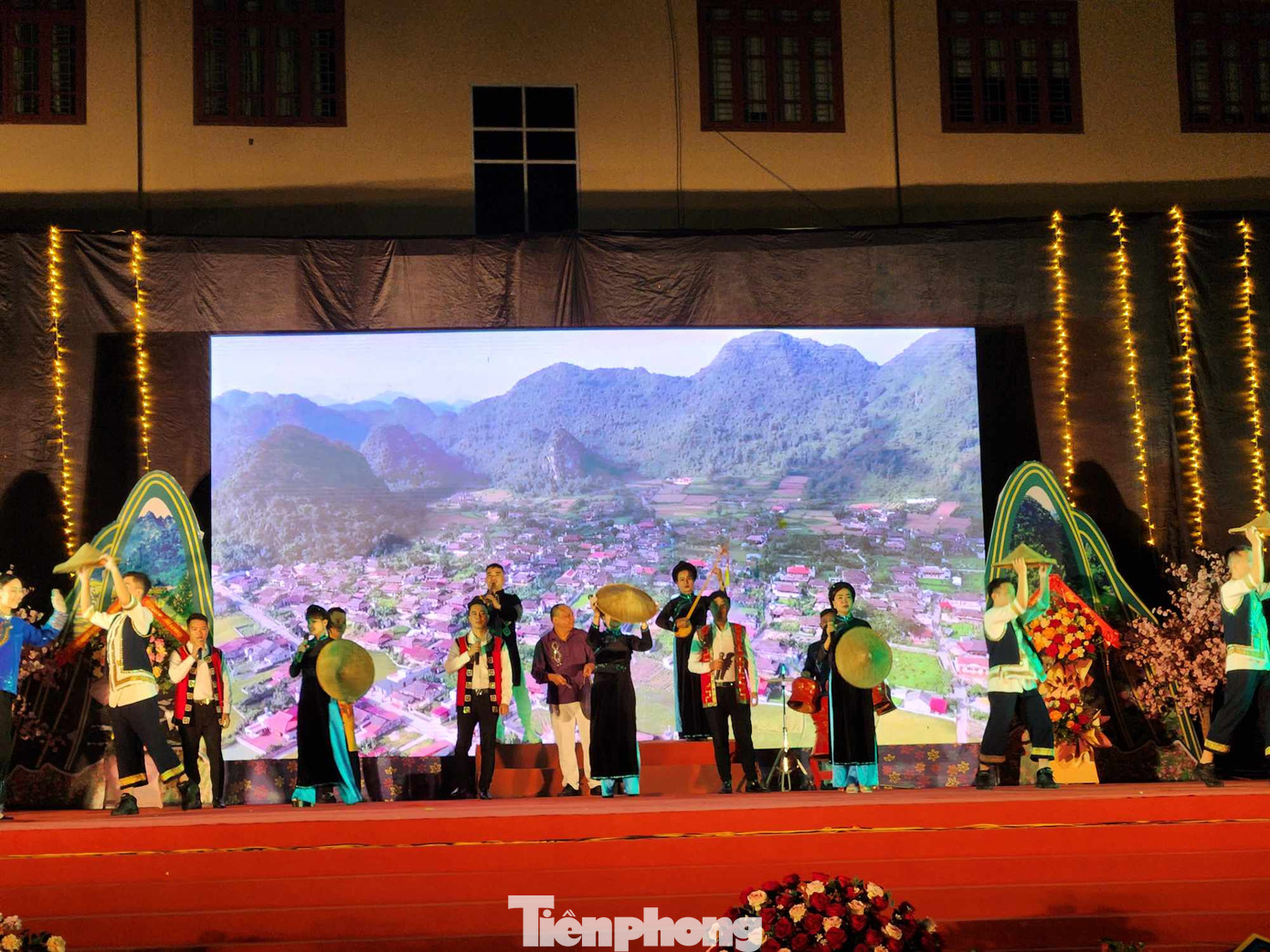 Các tiết mục Văn nghệ đậm đà bản sắc dân tộc được tổ chức thường xuyên trong hai ngày 28 và 29/10. Ảnh: Duy Chiến