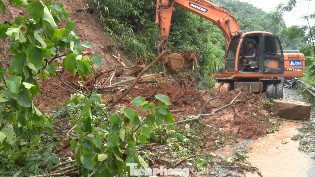 Mưa lớn kéo dài làm sạt lở nhiều tuyến đường ở huyện Bảo Lạc, Cao Bằng. Ảnh: CB