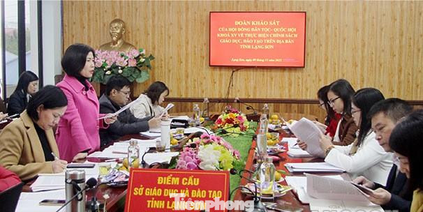 Đại diện lãnh đạo ngành Giáo dục- Đào tạo báo cáo với đoàn công tác Hội đồng Dân tộc của Quốc hội -Ảnh: TL Đại diện lãnh đạo ngành Giáo dục- Đào tạo báo cáo với đoàn công tác Hội đồng Dân tộc của Quốc hội -Ảnh: TL