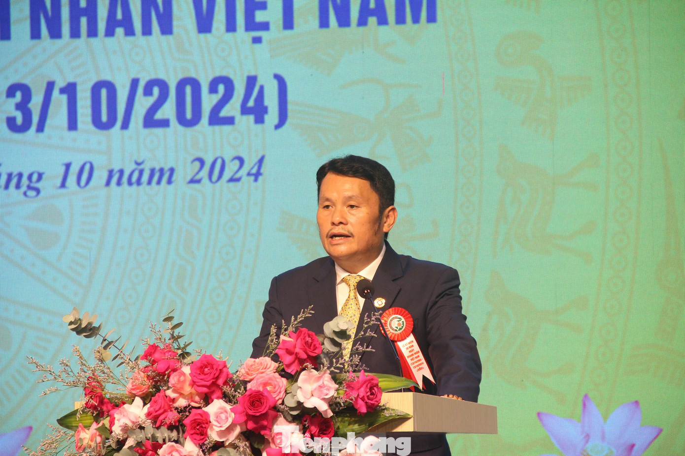 Ông Hồ Phi Dũng, Chủ tịch Hiệp hội Doanh nghiệp tỉnh Lạng Sơn báo cáo tại Lễ kỷ niệm Ông Hồ Phi Dũng, Chủ tịch Hiệp hội Doanh nghiệp tỉnh Lạng Sơn báo cáo tại Lễ kỷ niệm