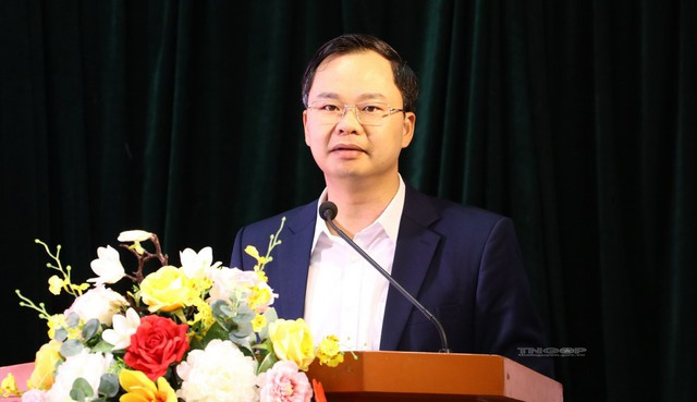 Tân Giám đốc Sở Giáo dục và Đào tạo tỉnh Thái Nguyên. Tân Giám đốc Sở Giáo dục và Đào tạo tỉnh Thái Nguyên.