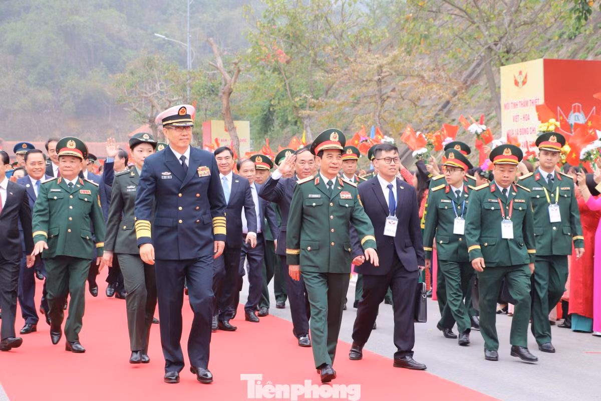 Chương trình Giao lưu Hữu nghị Quốc phòng Việt Nam - Trung Quốc diễn ra ngay sau chuyến thăm cấp Nhà nước tới Việt Nam của Tổng Bí thư, Chủ tịch Trung Quốc Tập Cận Bình.