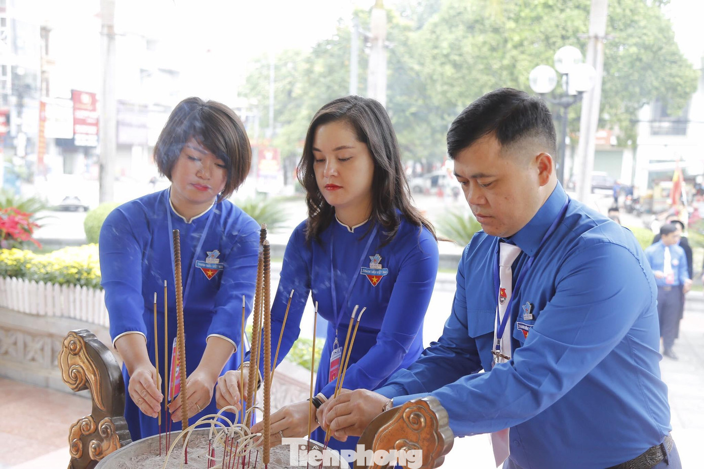 Trước thềm Đại hội, tuổi trẻ các dân tộc tỉnh Lạng Sơn dâng hương hoa tại khuôn viên lưu niệm Chủ tịch Hồ Chí Minh, tượng đài Hoàng Văn Thụ và viếng nghĩa trang liệt sỹ thành phố Lạng Sơn - Ảnh: Duy Chiến Trước thềm Đại hội, tuổi trẻ các dân tộc tỉnh Lạng Sơn dâng hương hoa tại khuôn viên lưu niệm Chủ tịch Hồ Chí Minh, tượng đài Hoàng Văn Thụ và viếng nghĩa trang liệt sỹ thành phố Lạng Sơn - Ảnh: Duy Chiến