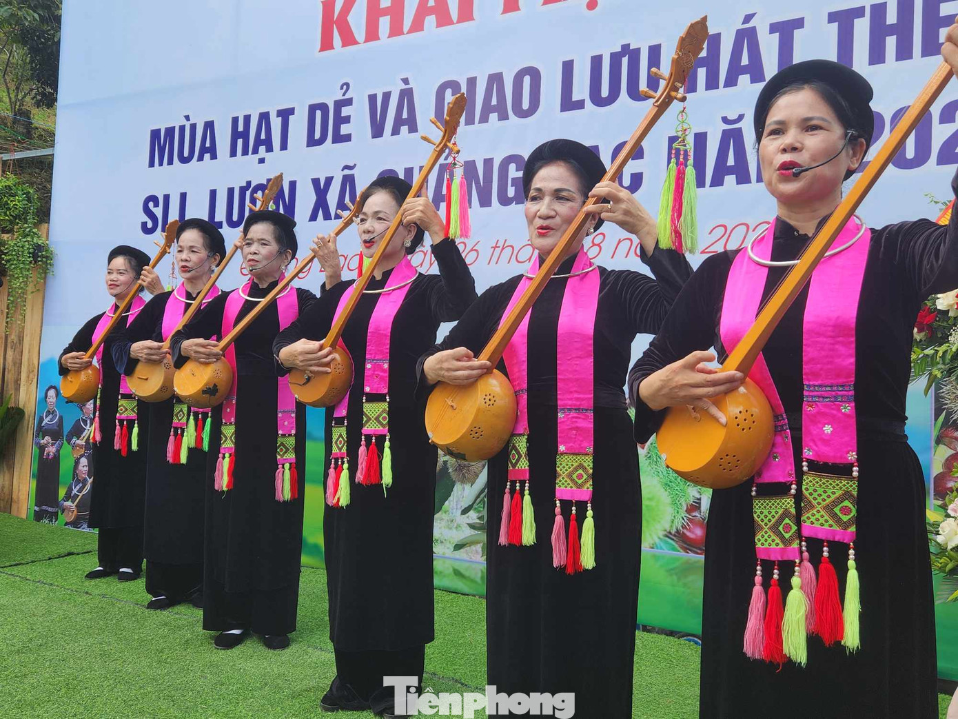 Hát Then, đàn tính là tiết mục luôn được các nghệ nhân yêu thích, giữ gìn. Ảnh: Duy Chiến