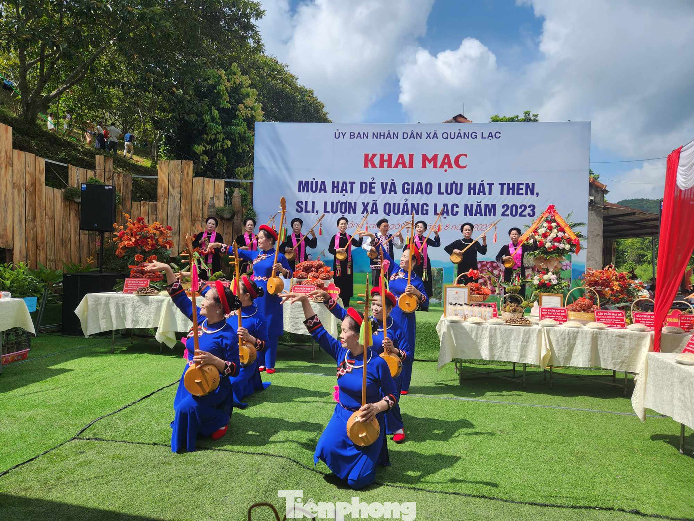 Tiếng mục biểu diễn đậm đà bản sắc dân tộc của Câu lạc bộ đàn và hát dân ca tỉnh Lạng Sơn. Ảnh: Duy Chiến