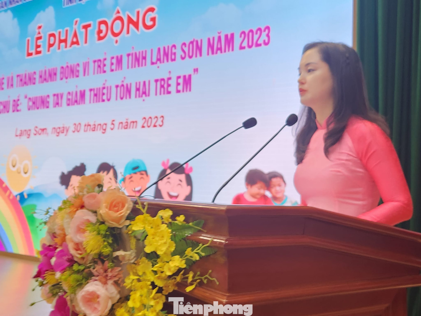 "Tuổi trẻ Lạng Sơn luôn quan tâm, bảo vệ và chăm sóc trẻ em", chị Đinh Thị Anh Thư - Bí thư Tỉnh Đoàn Lạng Sơn phát biểu tại chương trình. Ảnh: Duy Chiến