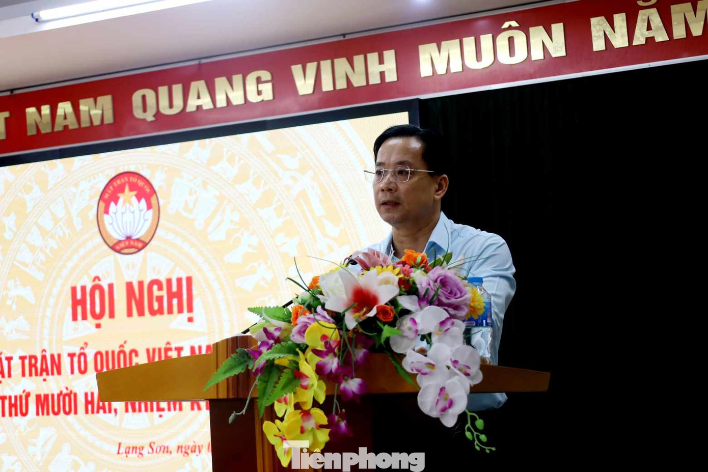 Phó Bí thư Thường trực Tỉnh ủy Lạng Sơn Hoàng Văn Nghiệm đề nghị các đồng chí được bầu cử giữ trọng trách tại Ủy ban MTTQ Việt Nam tỉnh Lạng Sơn đoàn kết, hoàn thành các nhiệm vụ được giao phó. Ảnh: Duy Chiến