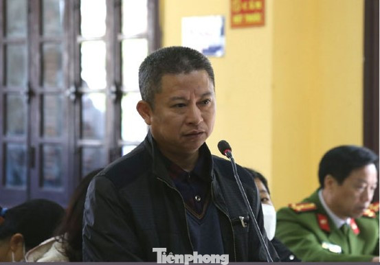 Ông Nguyễn Ngọc Sơn, Chủ phòng khám đa khoa Lạng Sơn cùng các cán bộ y tế làm giả hàng trăm bộ hồ sơ sức khỏe thi sát hạch lái xe -Ảnh: Duy Chiến Ông Nguyễn Ngọc Sơn, Chủ phòng khám đa khoa Lạng Sơn cùng các cán bộ y tế làm giả hàng trăm bộ hồ sơ sức khỏe thi sát hạch lái xe -Ảnh: Duy Chiến