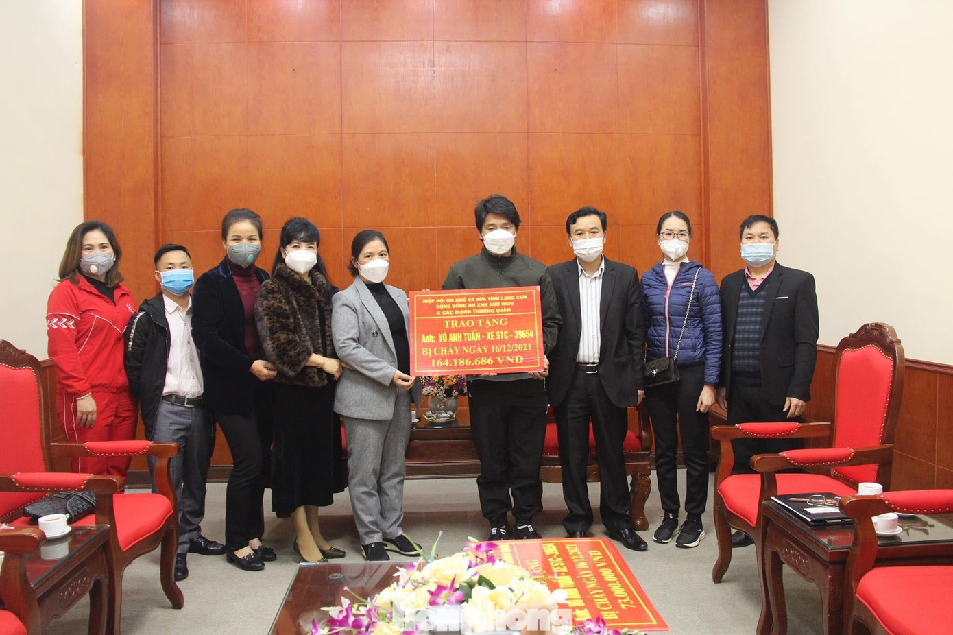 Nhiều tập thể, cá nhân có tấm lòng vàng hỗ trợ anh Tuấn sửa chữa xe, ổn định cuộc sống -Ảnh: Duy Chiến Nhiều tập thể, cá nhân có tấm lòng vàng hỗ trợ anh Tuấn sửa chữa xe, ổn định cuộc sống -Ảnh: Duy Chiến