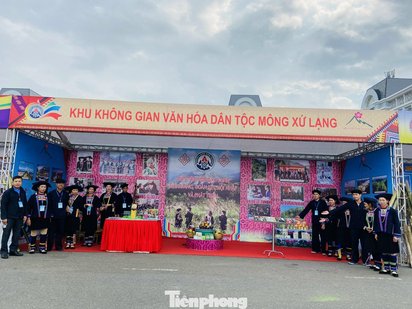 Quần tụ trong không gian văn hóa người Mông -Ảnh: Duy Chiến Quần tụ trong không gian văn hóa người Mông -Ảnh: Duy Chiến