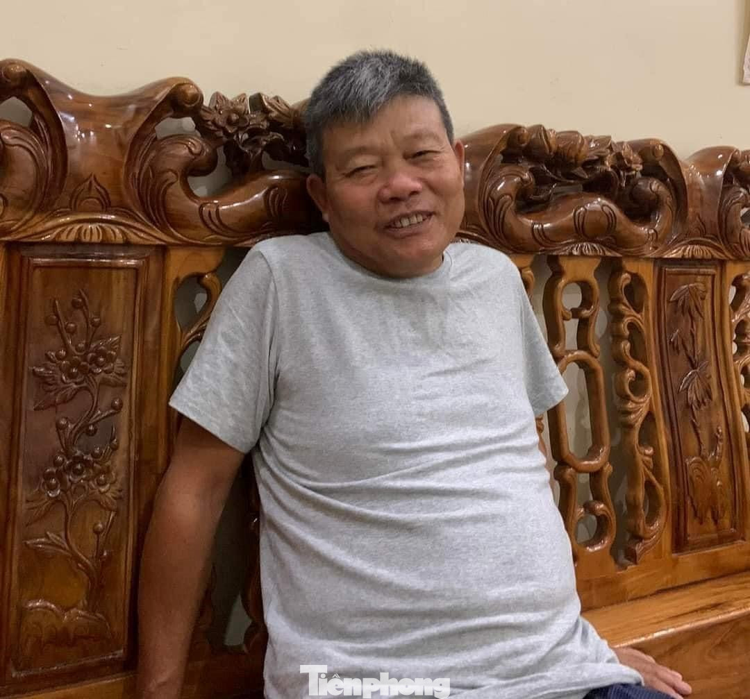 Ông Bế Công Đoàn kể chuyện cứu người -Ảnh: CB Ông Bế Công Đoàn kể chuyện cứu người -Ảnh: CB