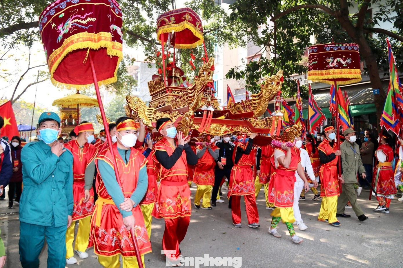 Đoàn rước từ đền Tả Phủ (phường Hoàng Văn Thụ) hướng về đền Kỳ Cùng (phường Vĩnh Trại, thành phố Lạng Sơn) -Ảnh: LS Đoàn rước từ đền Tả Phủ (phường Hoàng Văn Thụ) hướng về đền Kỳ Cùng (phường Vĩnh Trại, thành phố Lạng Sơn) -Ảnh: LS